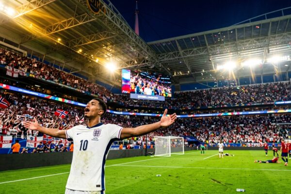 Bellingham’s Brace Breaks Norwegian Hearts in Miami: England Survive, Advance, and Dare to Dream